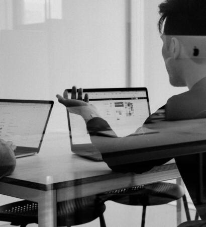 charlesdeluvio-Lks7vei-eAg-unsplash